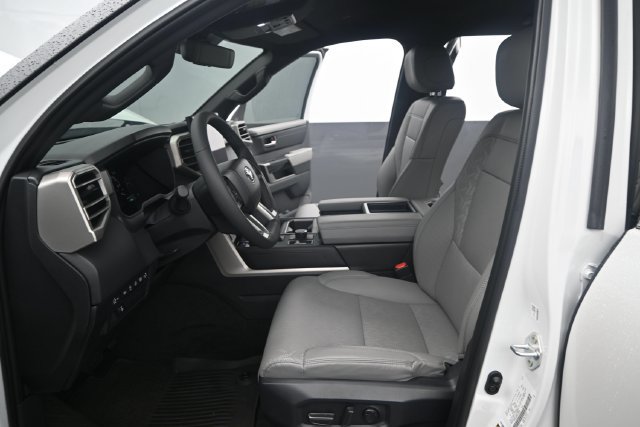 Used 2025 Toyota Tundra Limited AWD/4WD image 11