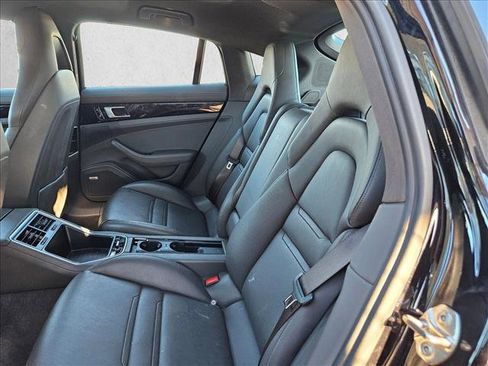 Used 2019 Porsche Panamera image 17