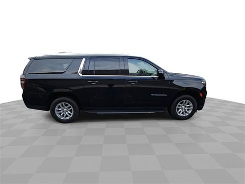 Used 2021 Chevrolet Suburban LT image 9
