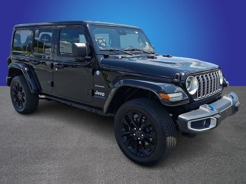 Used 2024 Jeep Wrangler Unlimited Sahara AWD/4WD image 3