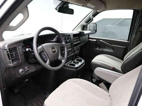 Used 2025 Chevrolet Express 3500 LT w/ LT Preferred Equipment Group RWD image 8