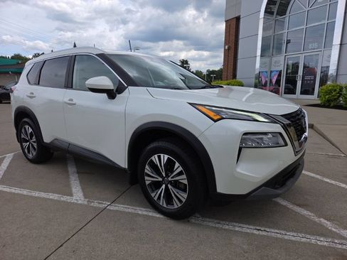 Used 2023 Nissan Rogue SV w/ SV Premium B Package AWD/4WD image 2