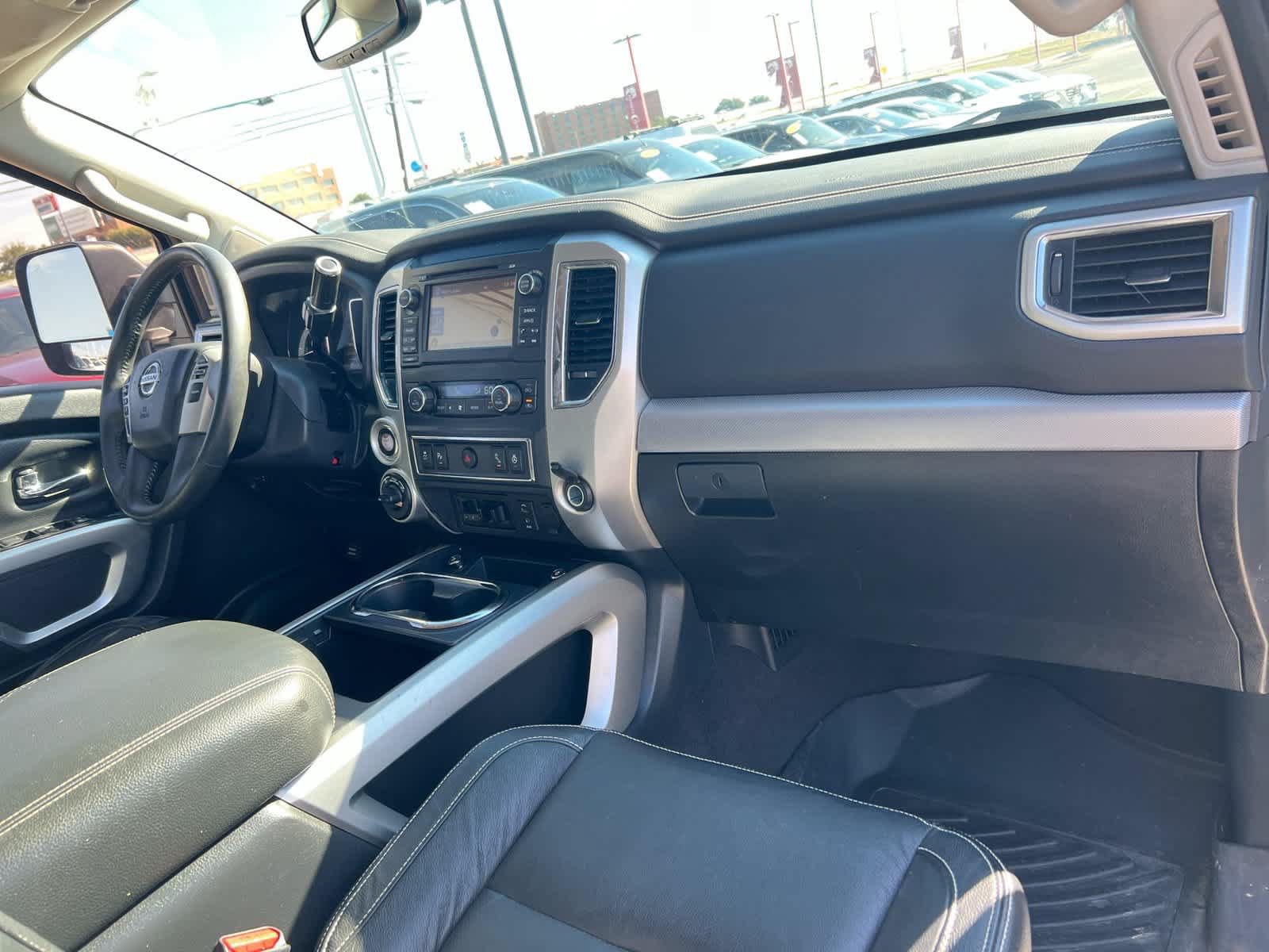 Used 2017 Nissan Titan PRO-4X w/ Pro-4x Convenience Package AWD/4WD image 29