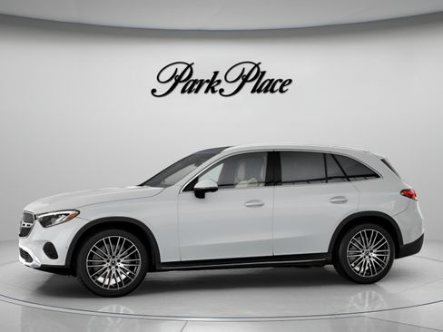 Used 2026 Mercedes-Benz GLC 300 4MATIC image 4