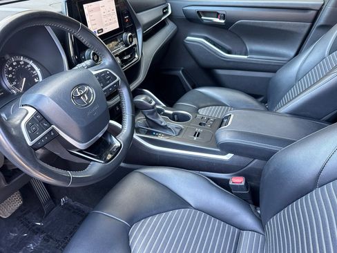 Certified 2024 Toyota Highlander XSE FWD image 12