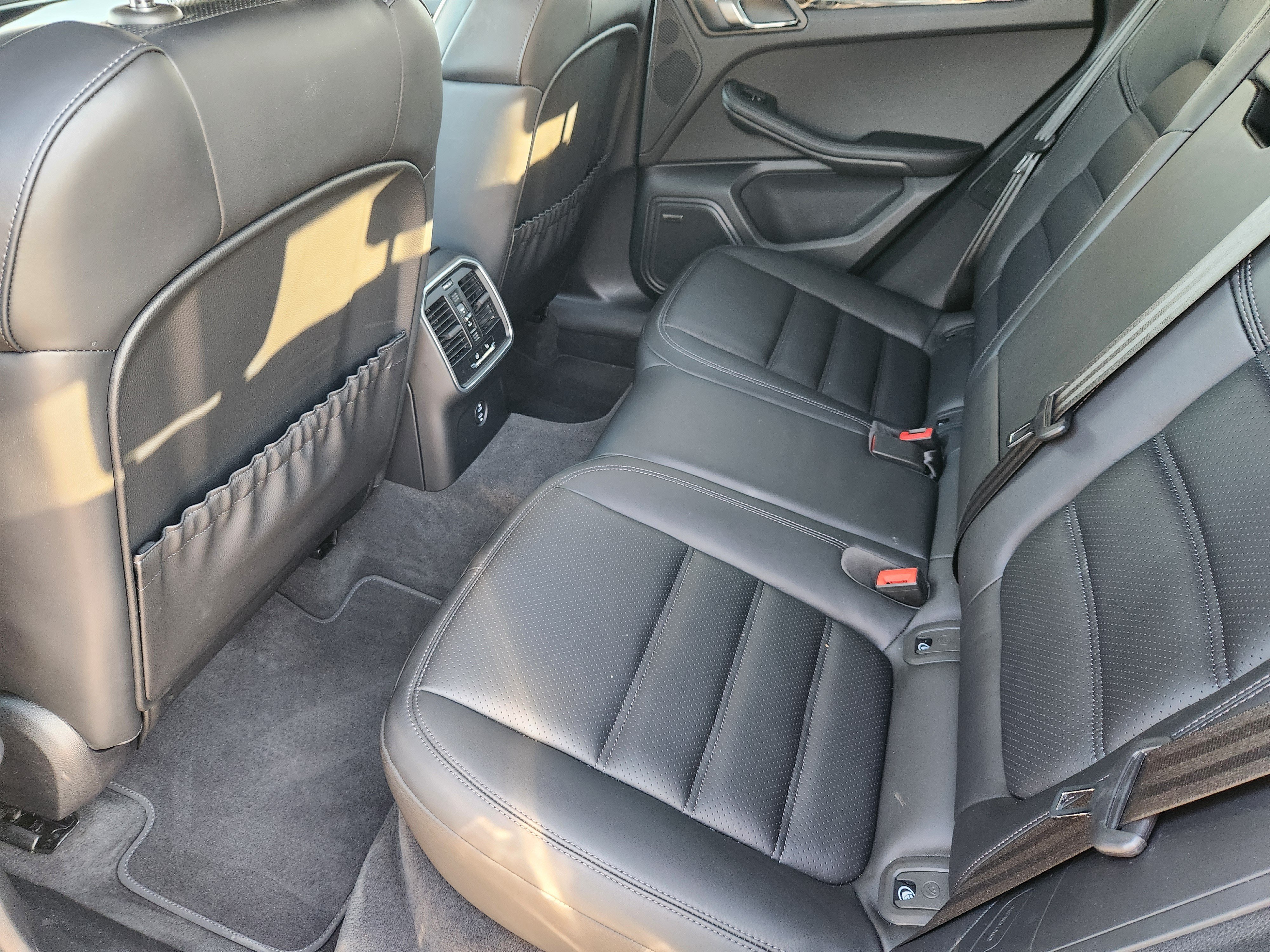 Certified 2026 Porsche Macan AWD/4WD image 33