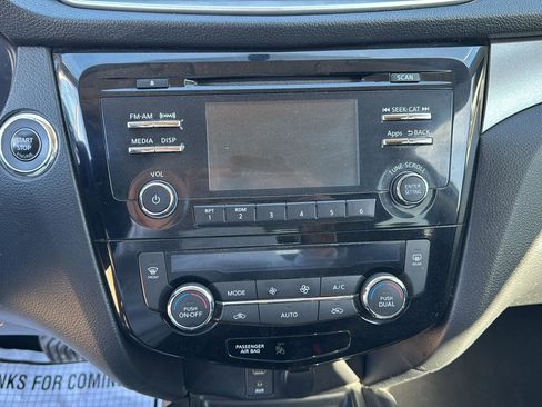 Used 2016 Nissan Rogue SV image 15