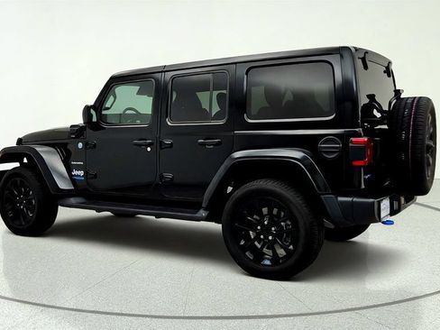 Used 2022 Jeep Wrangler Unlimited Sahara w/ Cold Weather Group AWD/4WD image 7