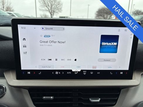 Used 2025 Ford Explorer Active AWD/4WD image 20