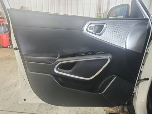 Used 2024 Kia Soul LX FWD image 16