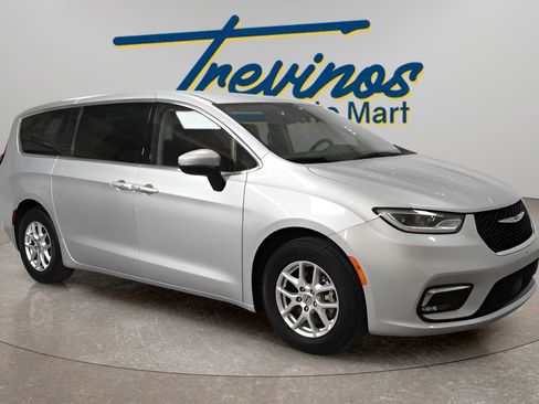 Used 2023 Chrysler Pacifica Touring-L image 1
