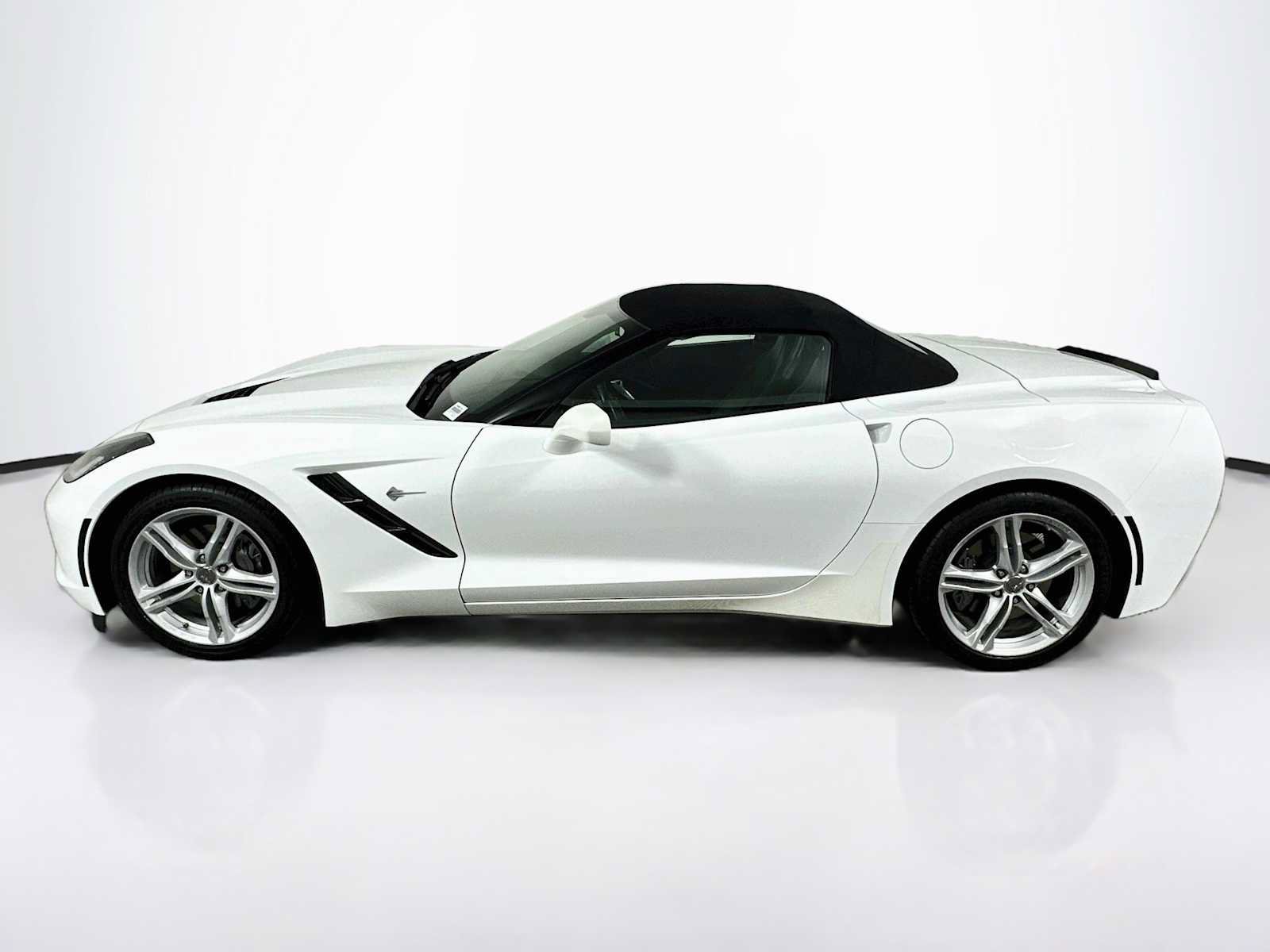 Used 2016 Chevrolet Corvette Stingray Convertible w/ 2LT Preferred Equipment Group RWD image 2