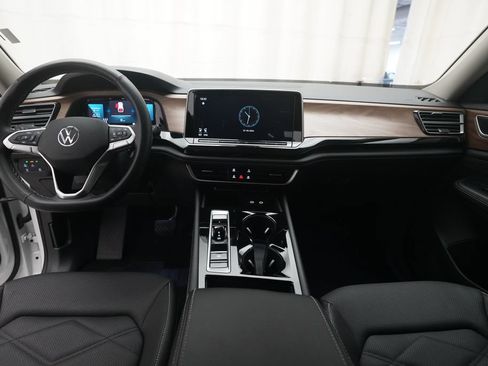 Used 2025 Volkswagen Atlas SE AWD/4WD image 5
