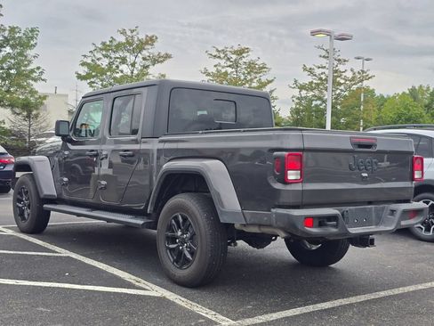 Used 2023 Jeep Gladiator Sport AWD/4WD image 5