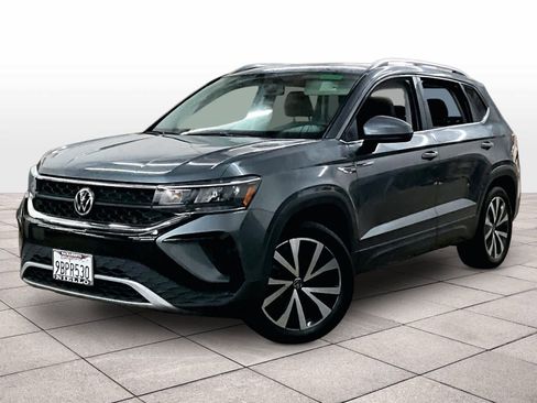 Used 2022 Volkswagen Taos SE w/ Panoramic Sunroof Package image 1