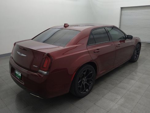 Used 2019 Chrysler 300 Touring w/ Sport Appearance Package image 9