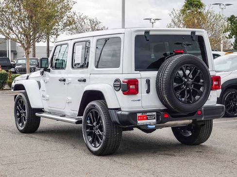 Used 2022 Jeep Wrangler Unlimited Sahara AWD/4WD image 6