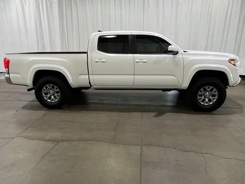 Used 2016 Toyota Tacoma SR5 w/ SR5 Appearance Package (SN) AWD/4WD image 3