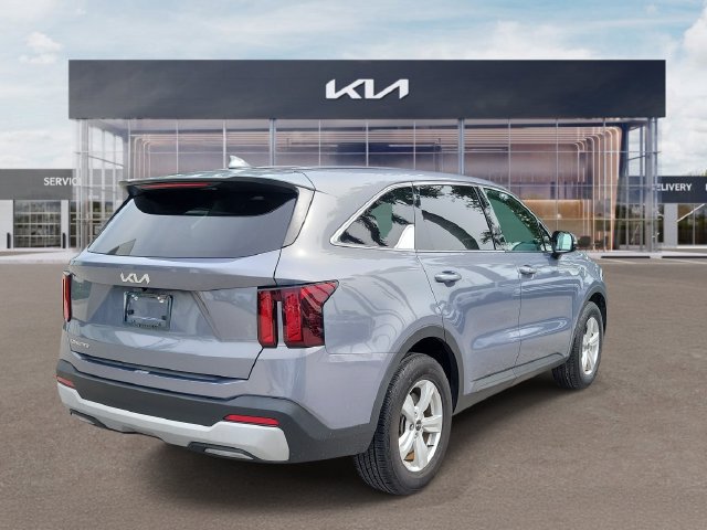 Certified 2024 Kia Sorento LX FWD image 4