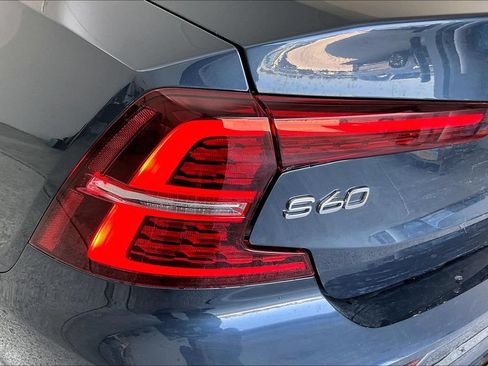 Used 2025 Volvo S60 B5 Core FWD image 39