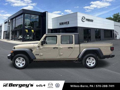 Used 2020 Jeep Gladiator Sport w/ Quick Order Package 24S AWD/4WD image 9