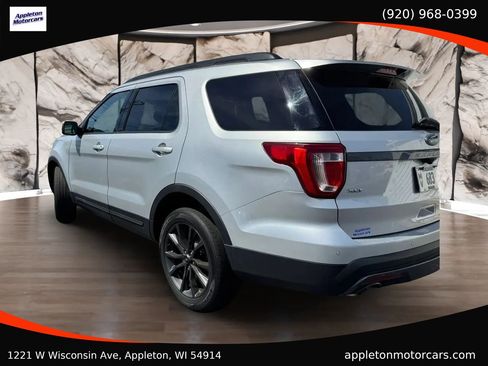 Used 2017 Ford Explorer XLT w/ Equipment Group 202A image 3