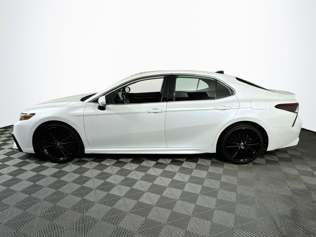 Used 2021 Toyota Camry XSE FWD image 4
