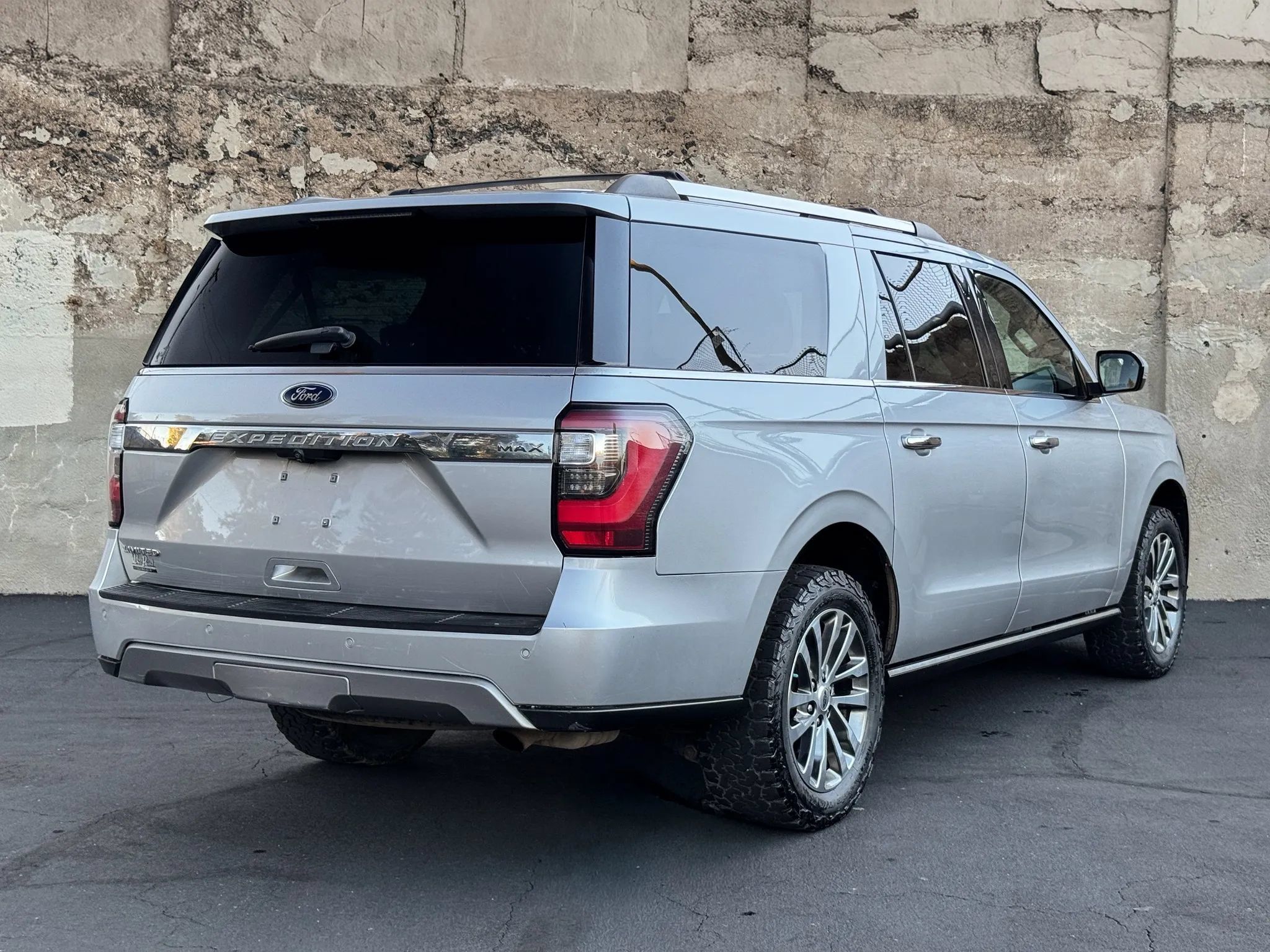 Used 2018 Ford Expedition Max Limited AWD/4WD image 6