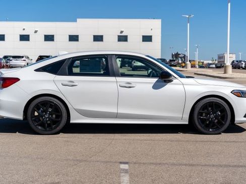 Used 2024 Honda Civic Sport image 8