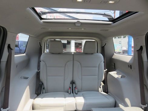 Used 2018 GMC Acadia SLT w/ LPO, Black Accent Package AWD/4WD image 26