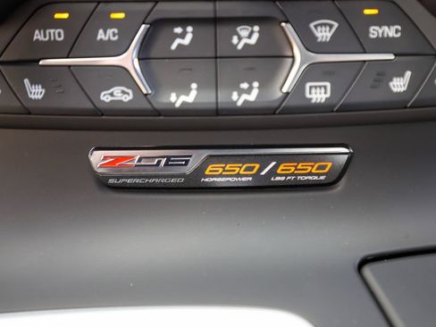 Used 2017 Chevrolet Corvette Z06 w/ Z07 Performance Package RWD image 12
