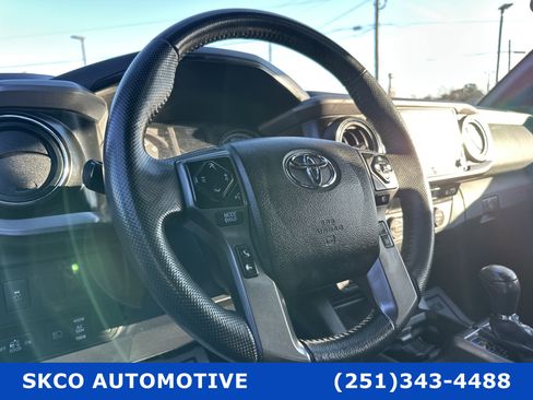 Used 2021 Toyota Tacoma TRD Sport image 19