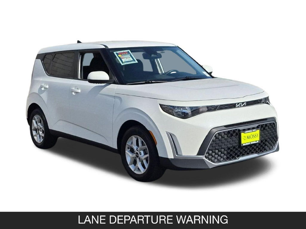 Used 2024 Kia Soul LX w/ Option Group 015 FWD image 2
