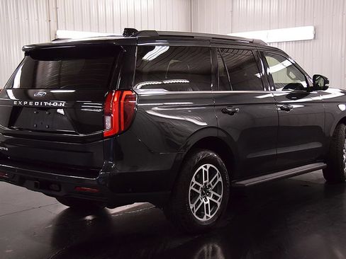 Used 2025 Ford Expedition Active AWD/4WD image 7