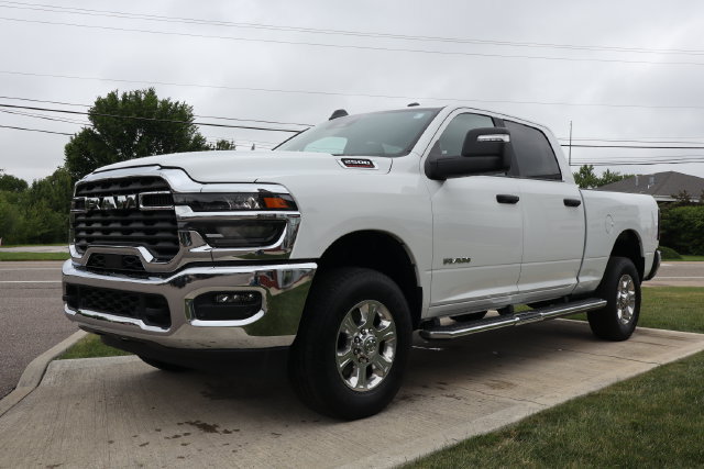 Used 2025 RAM 2500 Big Horn AWD/4WD image 9