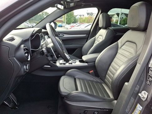 Used 2022 Alfa Romeo Stelvio Veloce image 16