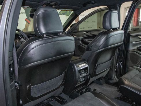 Used 2024 Jeep Grand Cherokee L Laredo RWD image 9