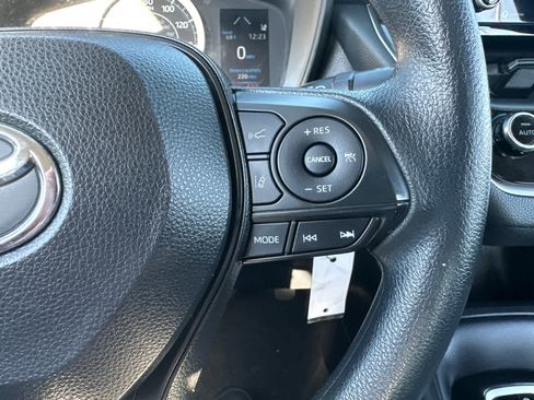 Used 2022 Toyota Corolla LE image 20