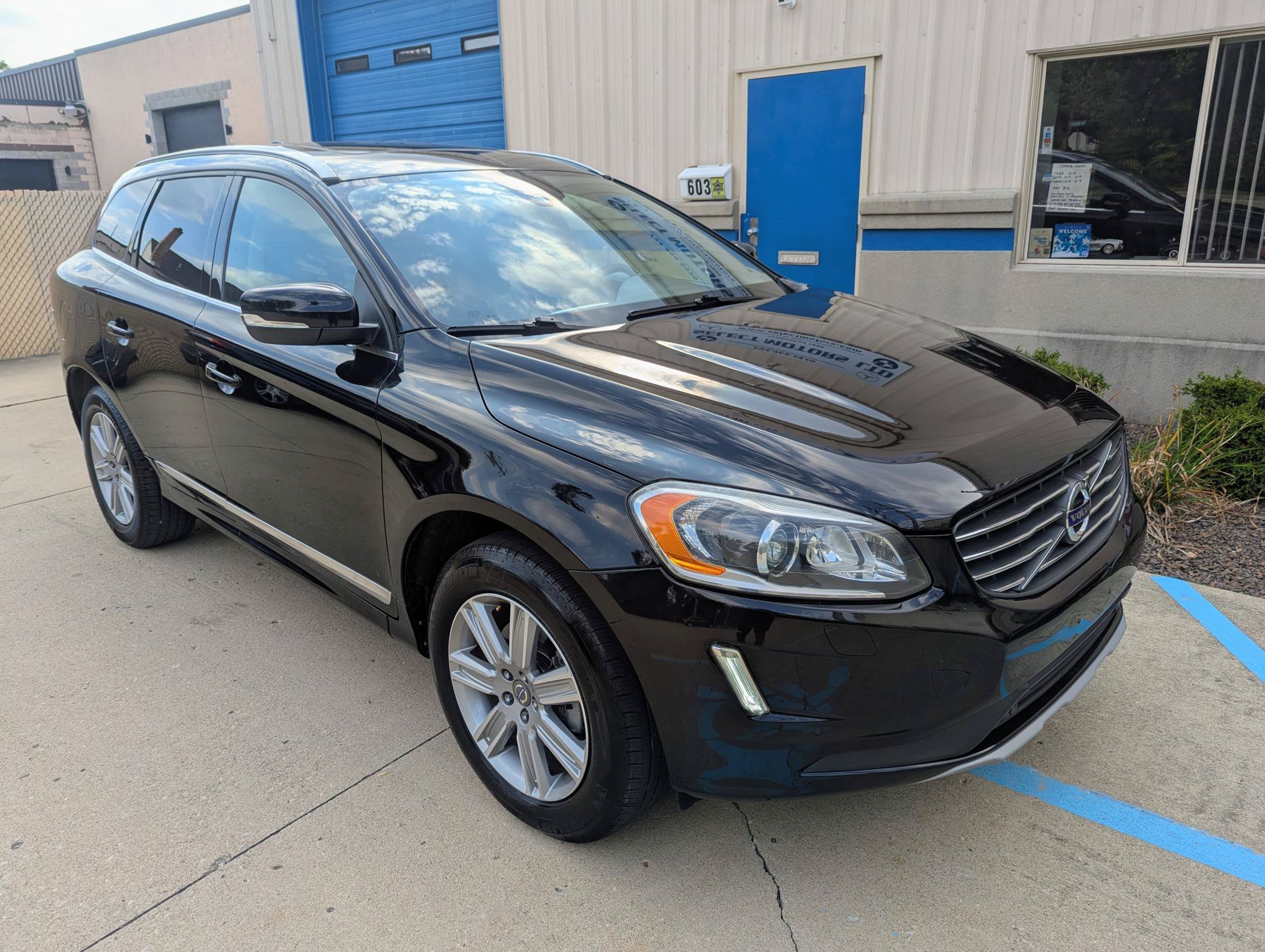 Used 2017 Volvo XC60 T5 Inscription w/ Preferred Option Package AWD/4WD image 12