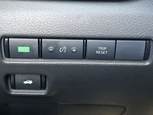 Used 2025 Nissan Sentra SV image 9