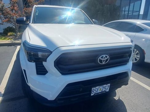 Certified 2024 Toyota Tacoma SR AWD/4WD image 4