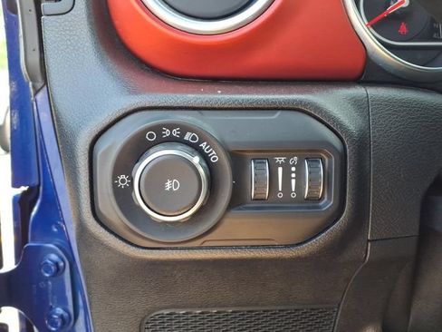 Used 2019 Jeep Wrangler Unlimited Rubicon AWD/4WD image 13