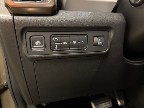 Used 2025 GMC Hummer EV 3X w/ LPO, Sport Package image 17