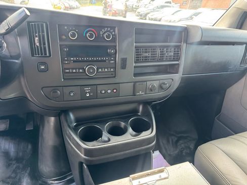 Used 2017 Chevrolet Express 3500 Extended image 35