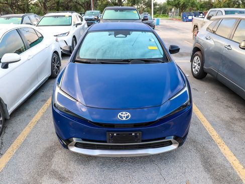 Used 2026 Toyota Prius Plug-In Hybrid FWD image 5