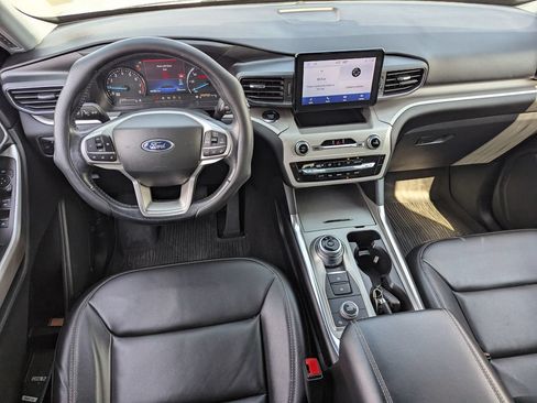Used 2023 Ford Explorer XLT w/ Equipment Group 202A AWD/4WD image 30
