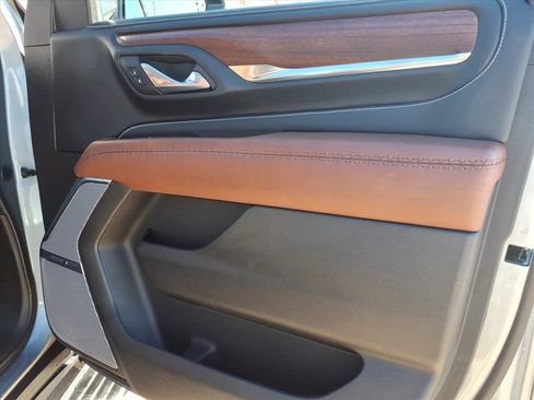 Used 2023 GMC Yukon Denali Ultimate image 12