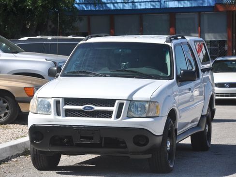 Used 2004 Ford Explorer Sport Trac XLT image 2