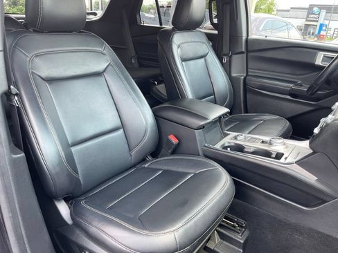 Used 2020 Ford Explorer XLT w/ Equipment Group 202A AWD/4WD image 21