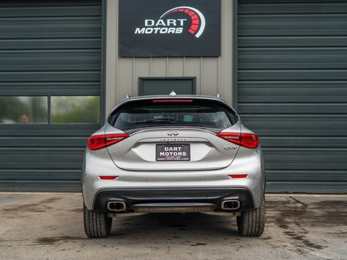Used 2017 INFINITI QX30 Premium w/ Technology Package FWD image 6